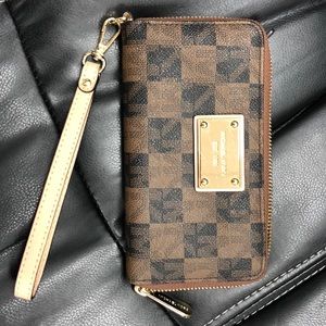 Michael Kors Wristlet